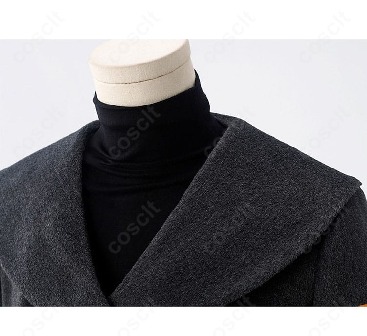 襟元の装飾ディテール。木之本桜 友枝小学校冬服コートの襟周りの意匠と縫製を示すクローズアップ