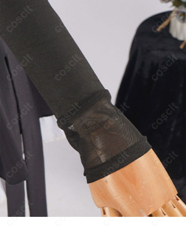 喜多川海夢 コラボ衣装の袖口装飾。レース風意匠とステッチワークが近接撮影でも映える。