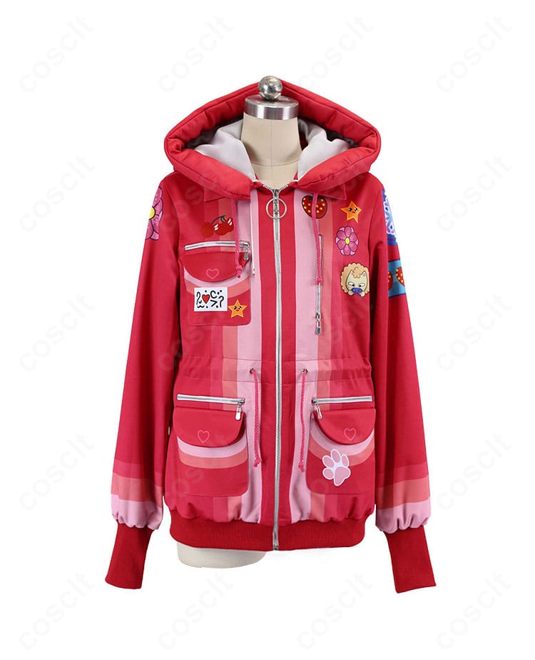 フェン・ミン『赤ずきんゲーマー』コスプレ衣装の正面全体。フード付きコートのラインと装飾が分かる。