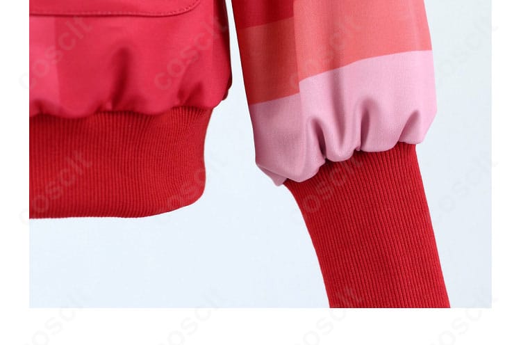 袖口の装飾と端処理の拡大。肌あたりを意識した仕上げとデザイン性の両立。