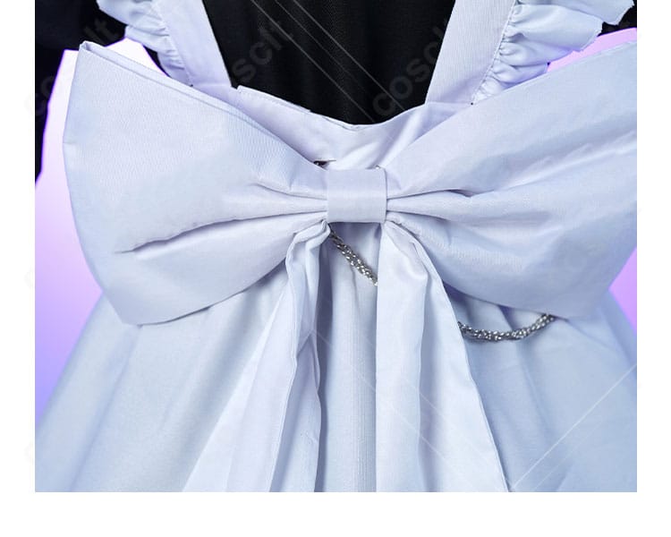 背面の大きな蝶結びリボンのディテール。立体感と結び目の再現度を強調。