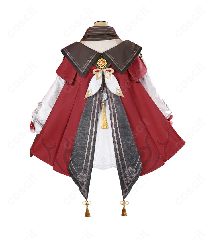 胡桃コスの背面。背中の飾りとマント風パーツ、スカート後ろのラインを見せる画像