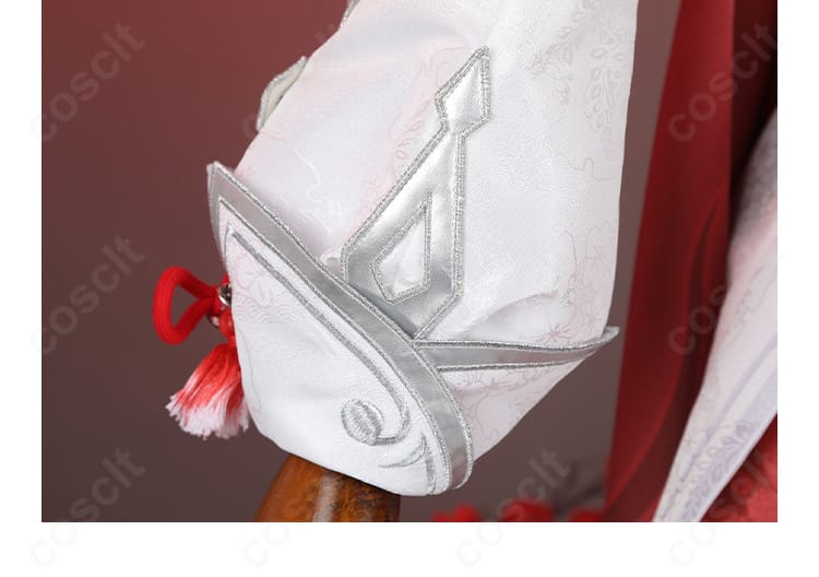 背面フリンジ飾りのアップ。揺れ感と紐パーツの質感が伝わる