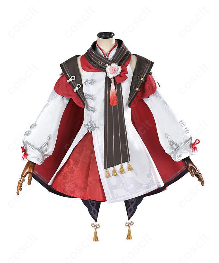 胡桃 残雪に咲く紅の正面ディテール。上着とワンピの合わせ、装飾の配置が分かるクローズアップ