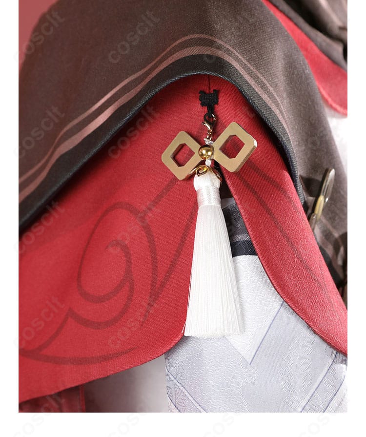 肩周りの装飾とカッティング。立体感とパーツの取り付け位置を示す