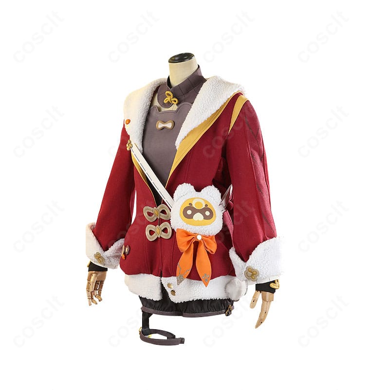 原神 香菱 大つごもりの歓声 コスプレ衣装の側面。サロペットとコートのラインが美しいシルエットとフィット感を強調。