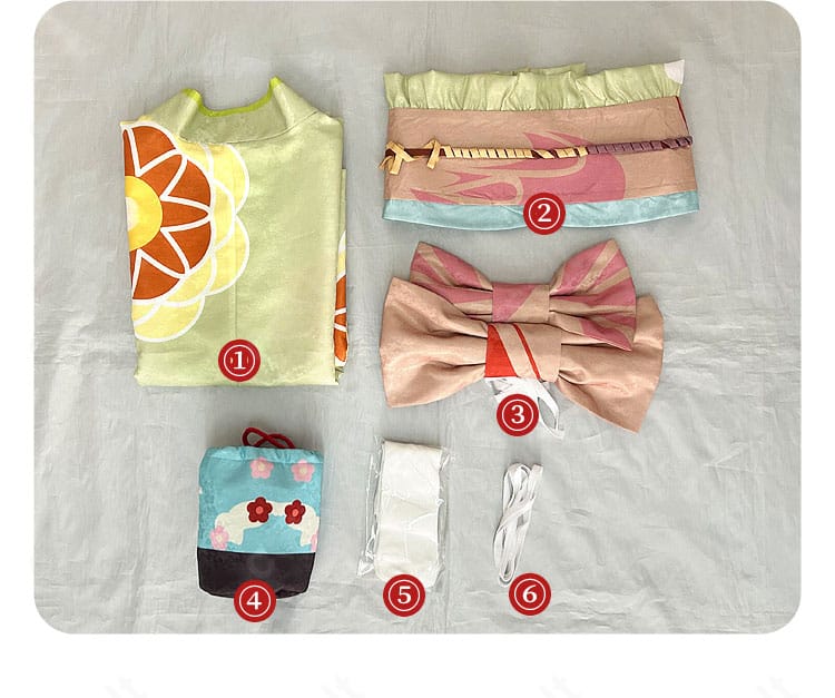 セット内容を並べた画像。衣装一式とアクセサリー類を俯瞰で示し、コーディネート全体像を確認できる構成。