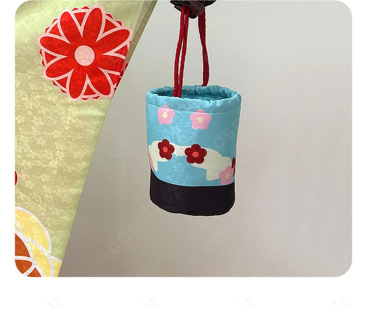 付属アクセサリーのディテール。軽量素材の質感や接続部の仕上げを見せるクローズアップ。