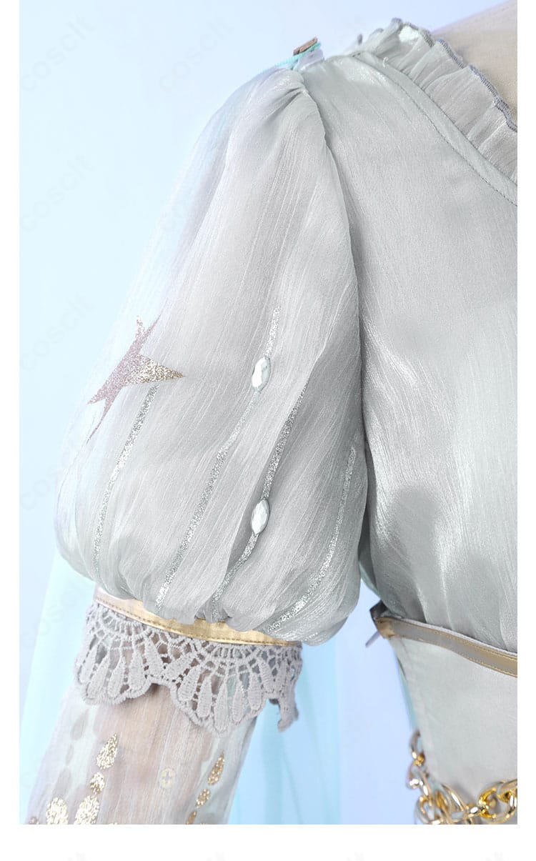 肩と袖口の装飾ディテール。エレガントな意匠で雰囲気を引き上げる部分アップ