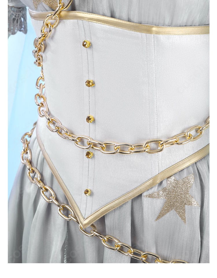 腰飾りのディテールアップ。コーデ全体のアクセントになる意匠を強調