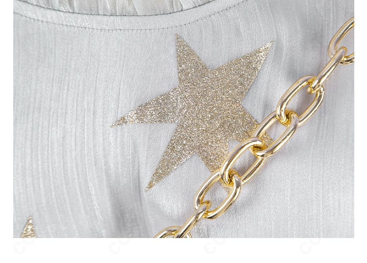 衣装全体の装飾ディテール群アップ。高精度な縫製とパーツ配置を示す