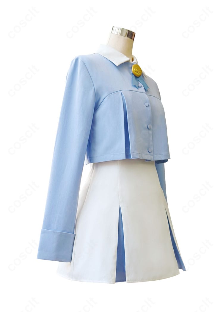 木之本桜 私服コスプレ衣装の右側面。コートの落ち感とワンピースのライン、裾のバランスが確認できるシルエット画像。