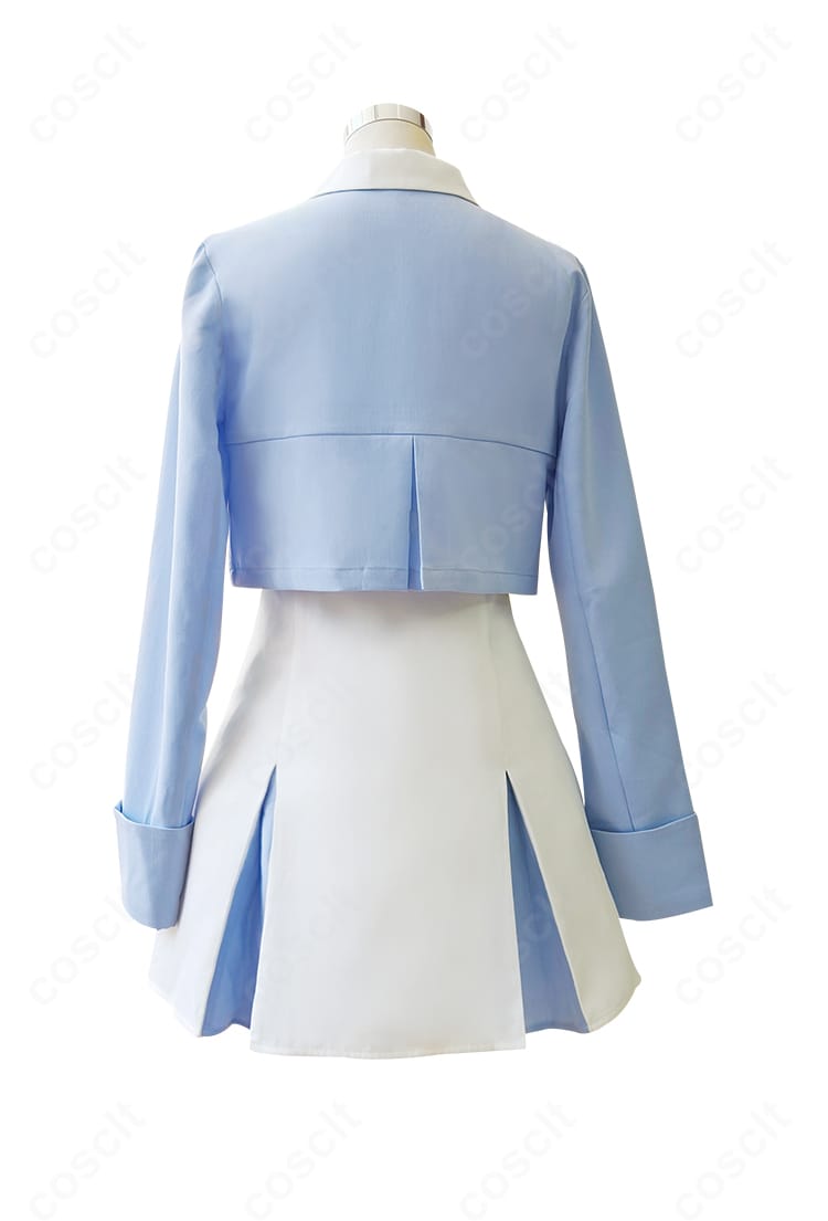 木之本桜 私服コスプレ衣装の背面。背中のカッティング、ウエストライン、裾の広がりとフィット感が見える画像。