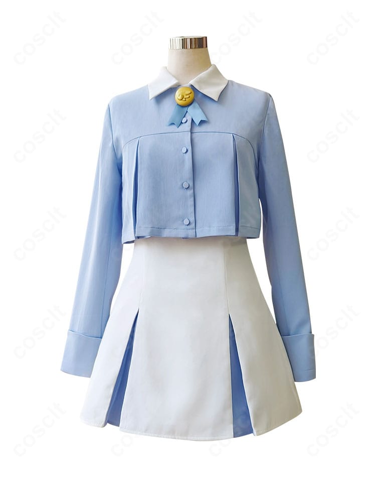 木之本桜 私服コスプレ衣装の正面全身。シンプルで上品なシルエットと発色、コートとワンピースのレイヤードが見える高再現画像。