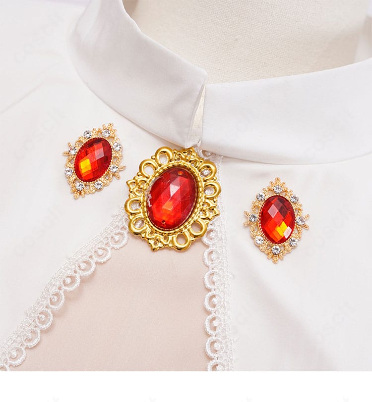 襟元装飾の詳細。上品なカラー配色と縁取り、清楚な印象を作るデザインを示す近接画像。