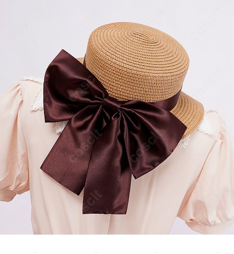 付属帽子の装飾クローズアップ。リボンと縁の仕上げが分かる、コーデを完成させる重要アイテム。