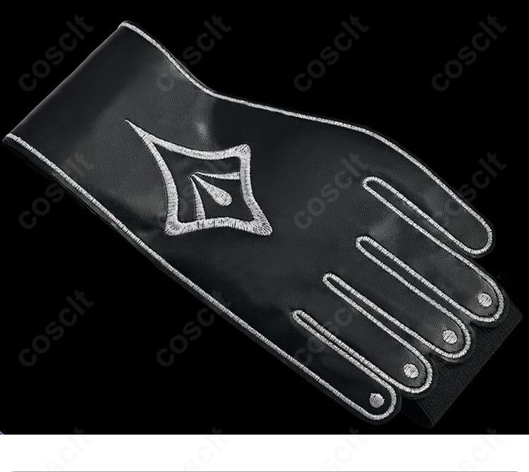 アクセサリー詳細。ネックレスと小物パーツの意匠