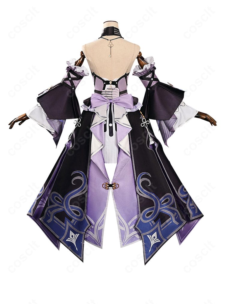 背面ディテール。大きな背部蝶結びとスカートの流れが分かる画像