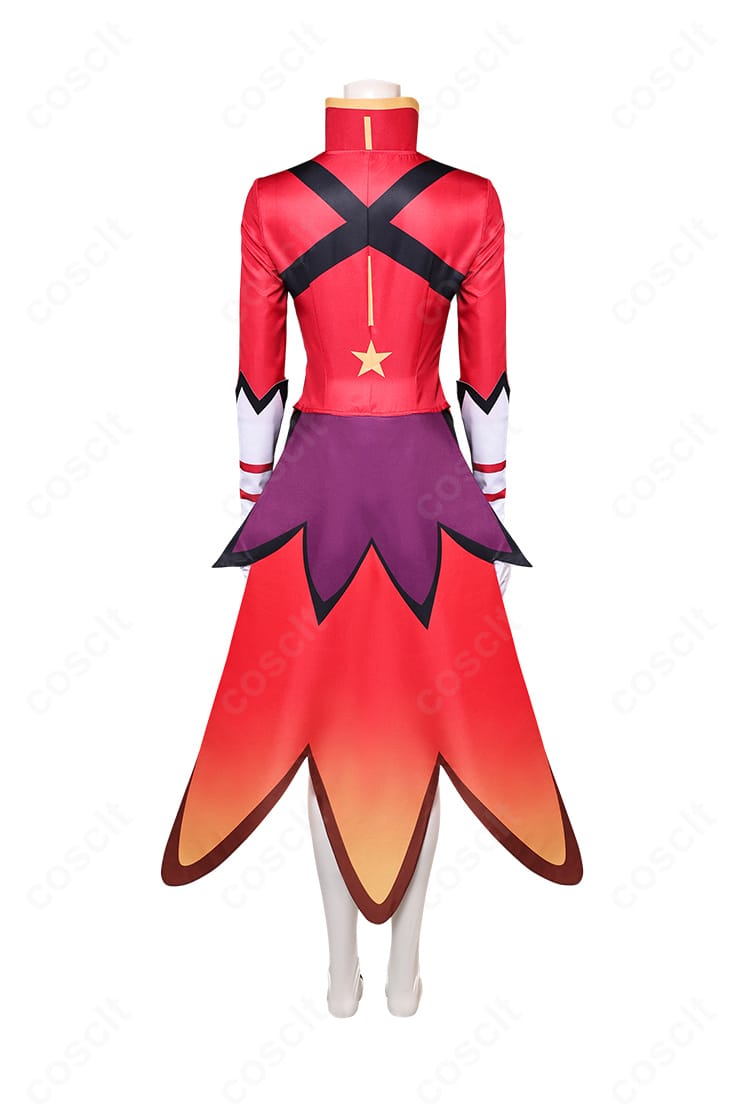 背面全体。背面の切り替え線、裾の長さバランス、装飾位置など構造的な美しさが分かるカット。