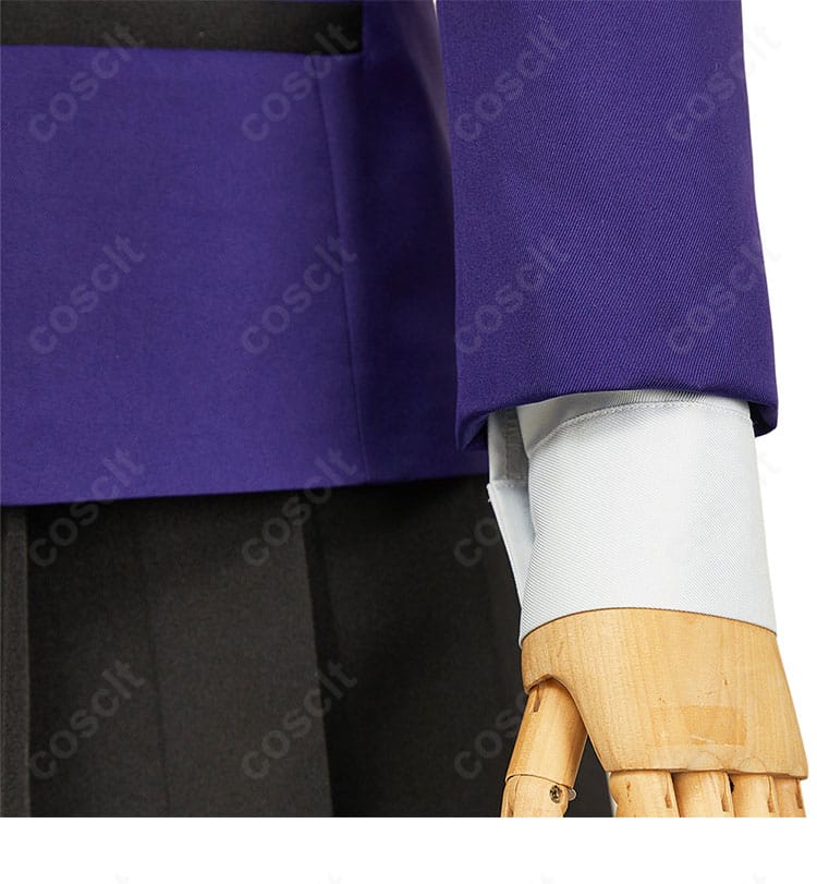 ニャアン 学園制服コスプレ衣装の袖口装飾。カフスの形状とステッチの仕上がりを強調。