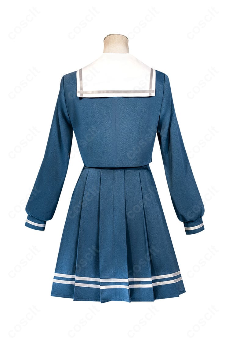 若葉睦 制服風コスプレの背面。背中のシームと裾のライン、スカートの落ち感を表示。