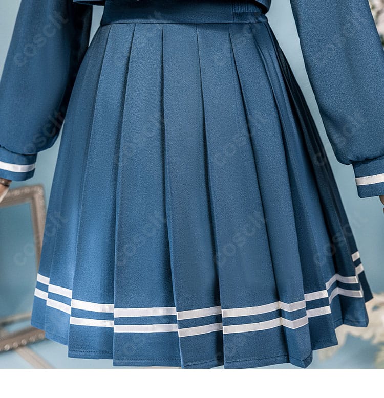 スカート裾の装飾ディテール。縫製のステッチとヘムラインの仕上がりを確認できる。