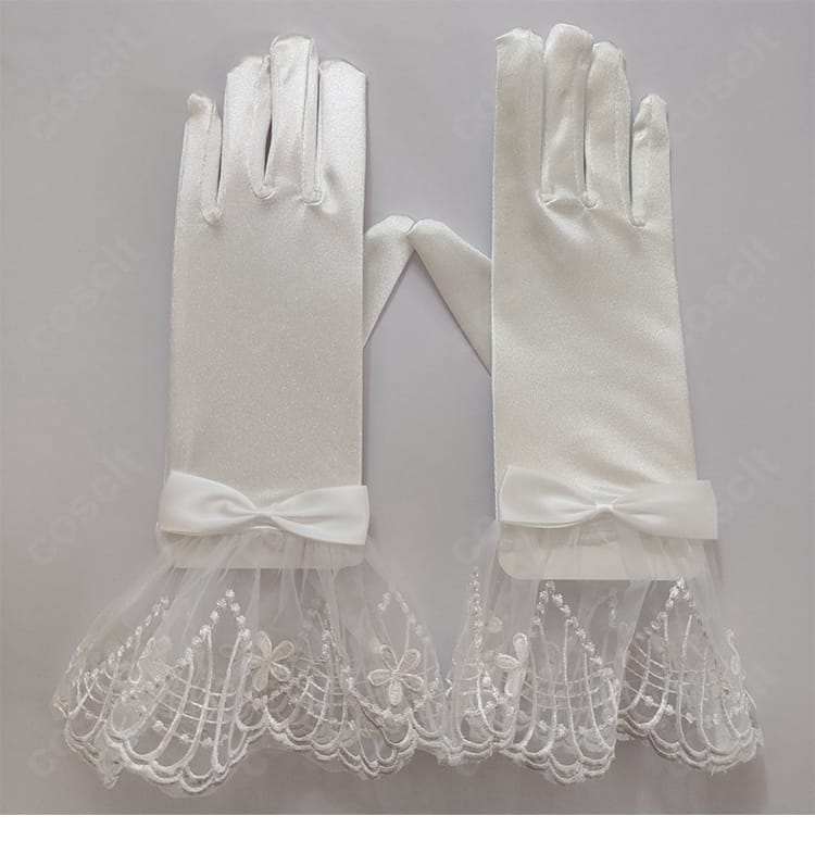 手袋と手首飾りのアクセサリー構成と質感のクローズアップ