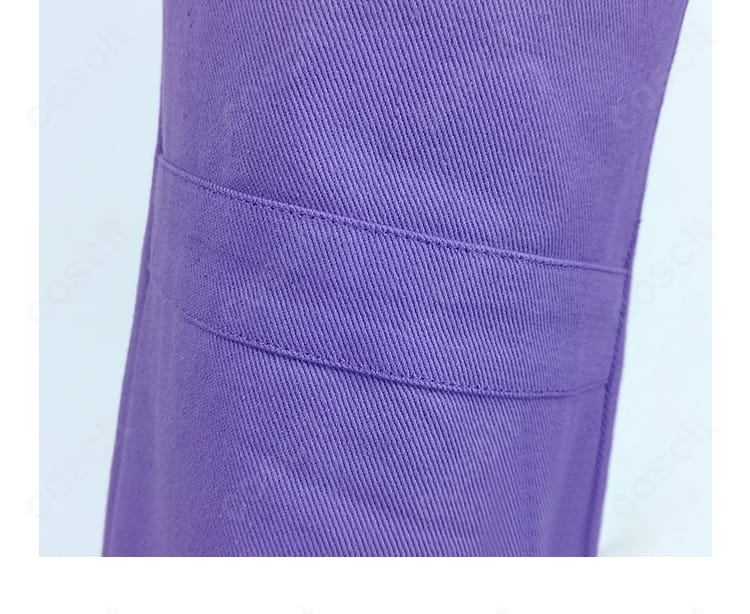 シルバー衣装 ズボンの脚部ディテール。ストレートラインで脚長効果を演出