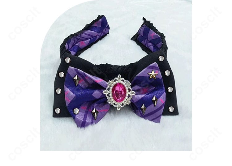 蝶ネクタイ装飾の接写。中心の装飾パーツと結び目の立体感、カラーコントラストが伝わる。