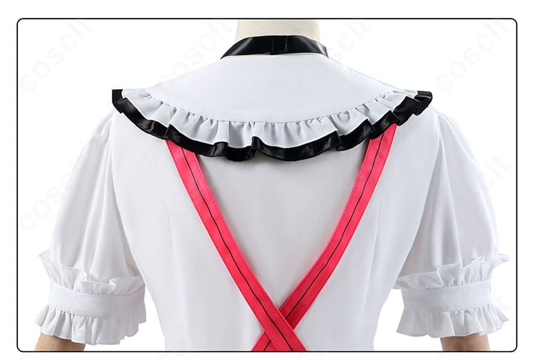 背面ディテールの接写。生地の質感、縫製ライン、背面装飾の配置が分かる。