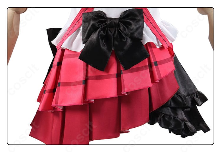 スカート裾の装飾ディテール。縁取りとレイヤー構造で軽やかな揺れを演出。