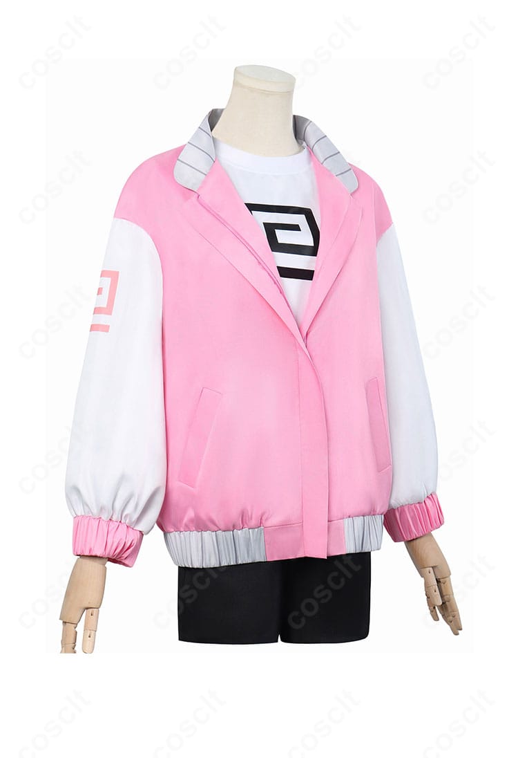 側面シルエットで見る陸少糖衣装。コートのラインとショートパンツのバランスが強調された横姿。