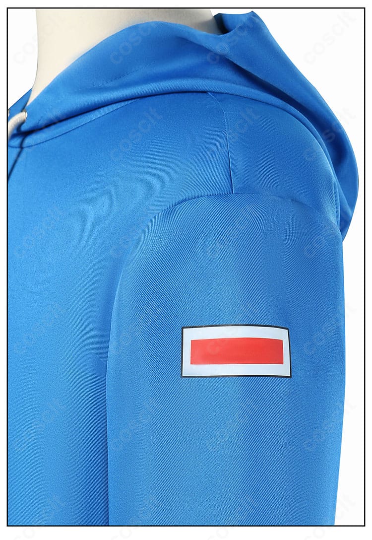 肩部分の意匠にフォーカス。縫製ラインとパターンのこだわりが見えるディテール写真