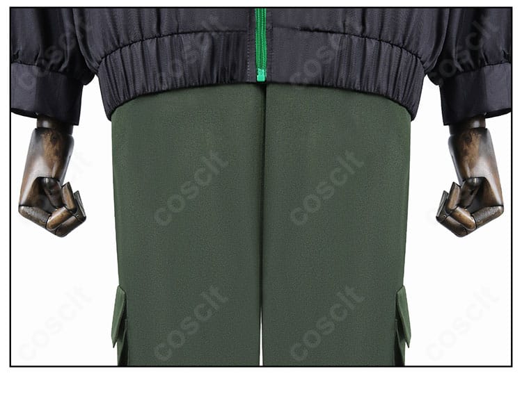 外套の裾装飾ディテール。ステッチと意匠の配置でキャラクターイメージを忠実に表現。