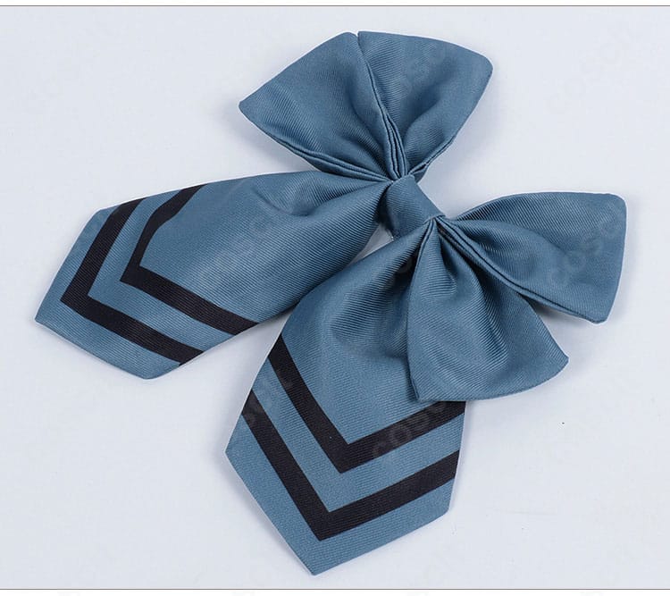 蝶ネクタイの形状と質感のクローズアップ｜黒執事 シエル衣装