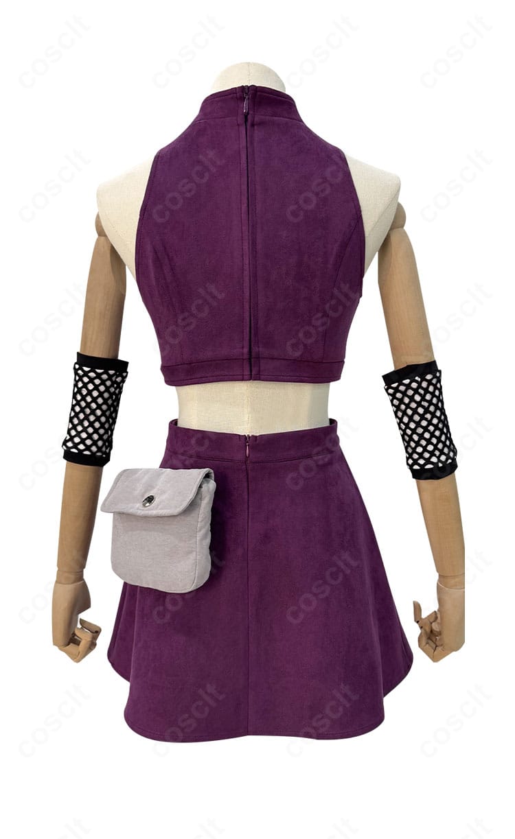 山中いの コスプレ衣装 背面。肩回りの切替と背中のシルエット、ポーチのバランスが美しく整ったバックビュー。