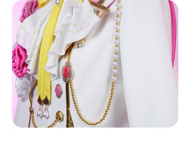 袖口装飾ディテール。カフスのトリム、ボタンの質感、ステッチの精密さを示す画像。