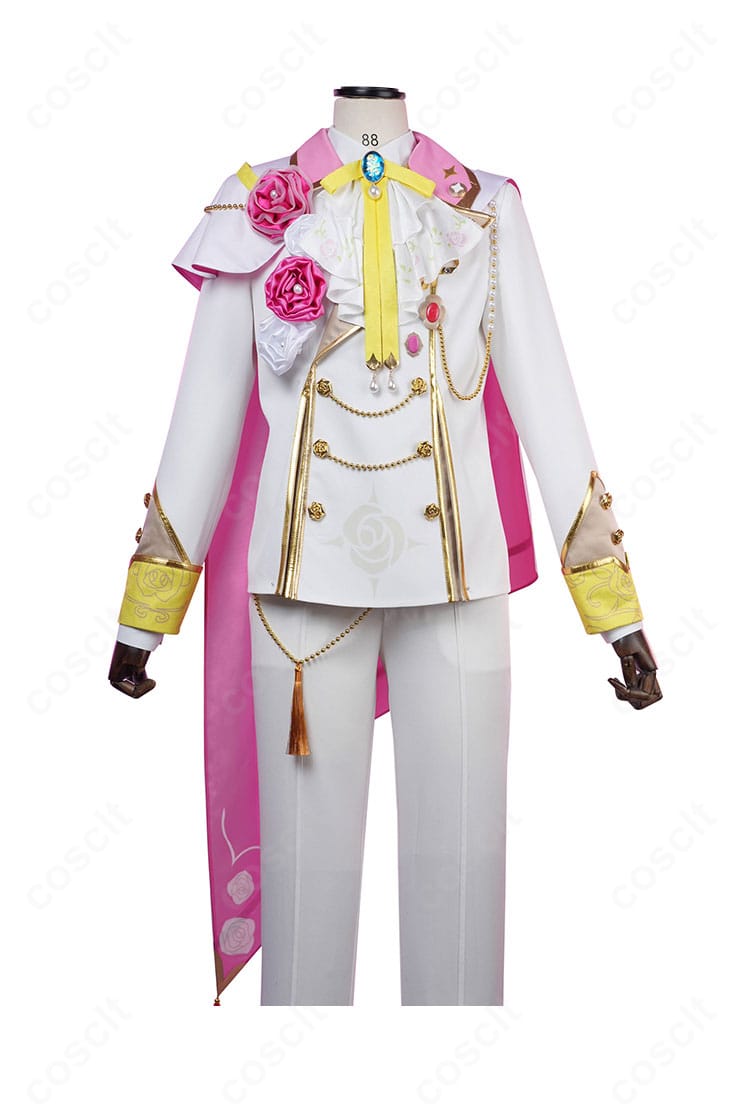 衣更真緒コスプレ衣装の正面全身。コートのラインと胸元装飾、スカーフの収まりがわかる画像。