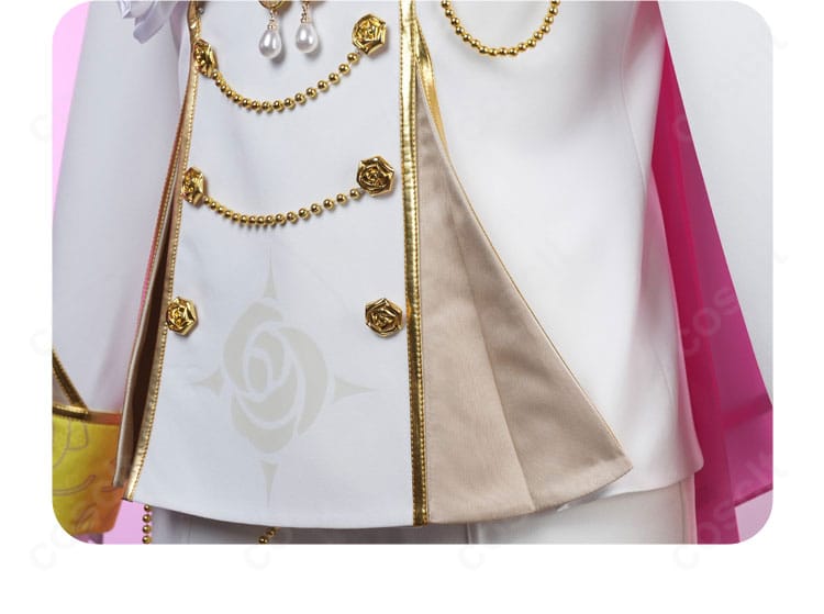 裾装飾ディテール。コート裾のパイピングとライン取り、動きに映える仕立てがわかる写真。