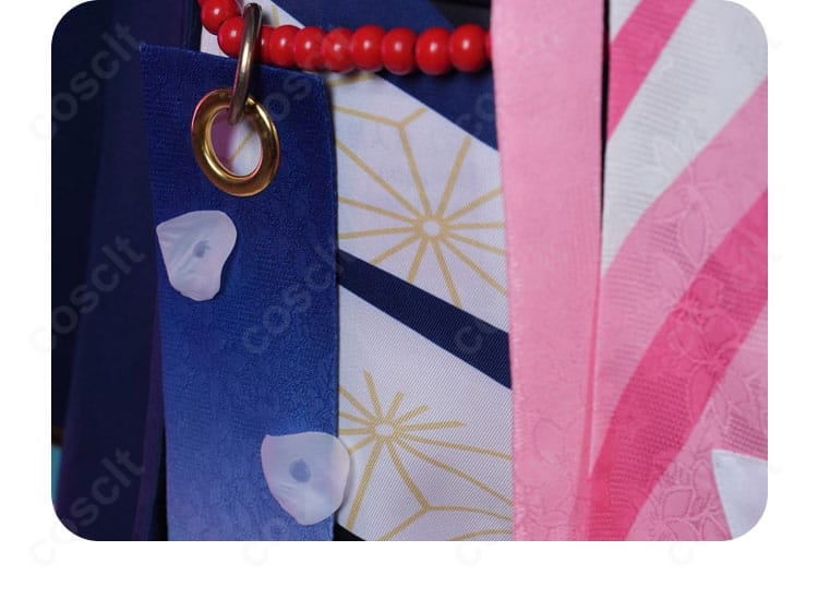 腰部装飾の詳細。腰帯と垂れ飾りの固定、重なりの見え方を示す画像