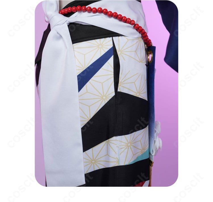 パンツ左側の装飾詳細。ラインテープと意匠パーツの配置が分かる写真