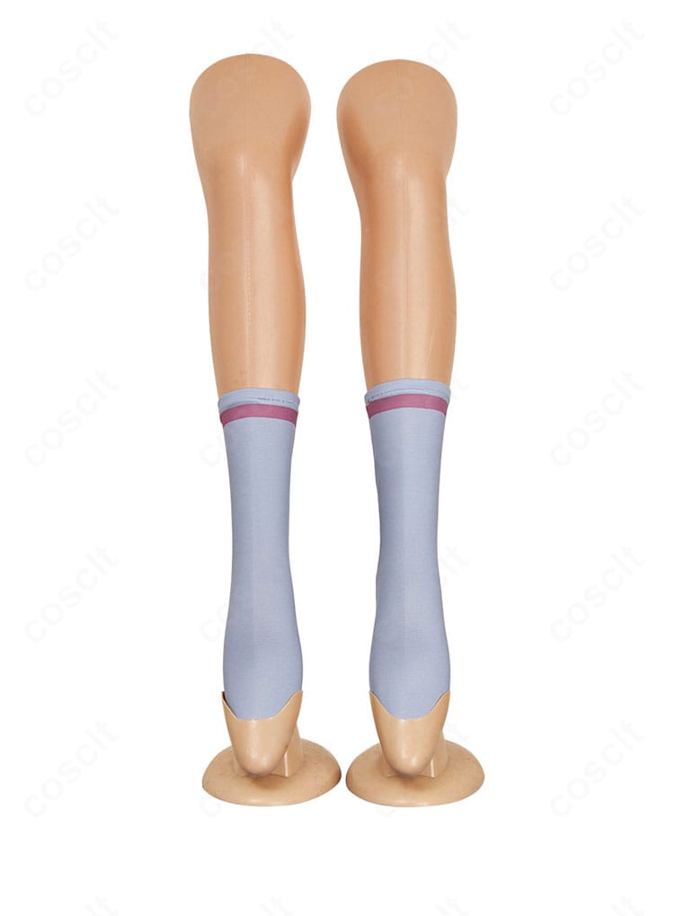 付属靴下の正面ディテール。色調と丈感がコーデ全体にマッチ。