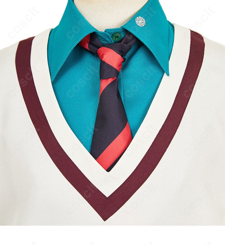 襟とネクタイのクローズアップ。キャラクターらしい端正な配色と結び目の形状を再現。