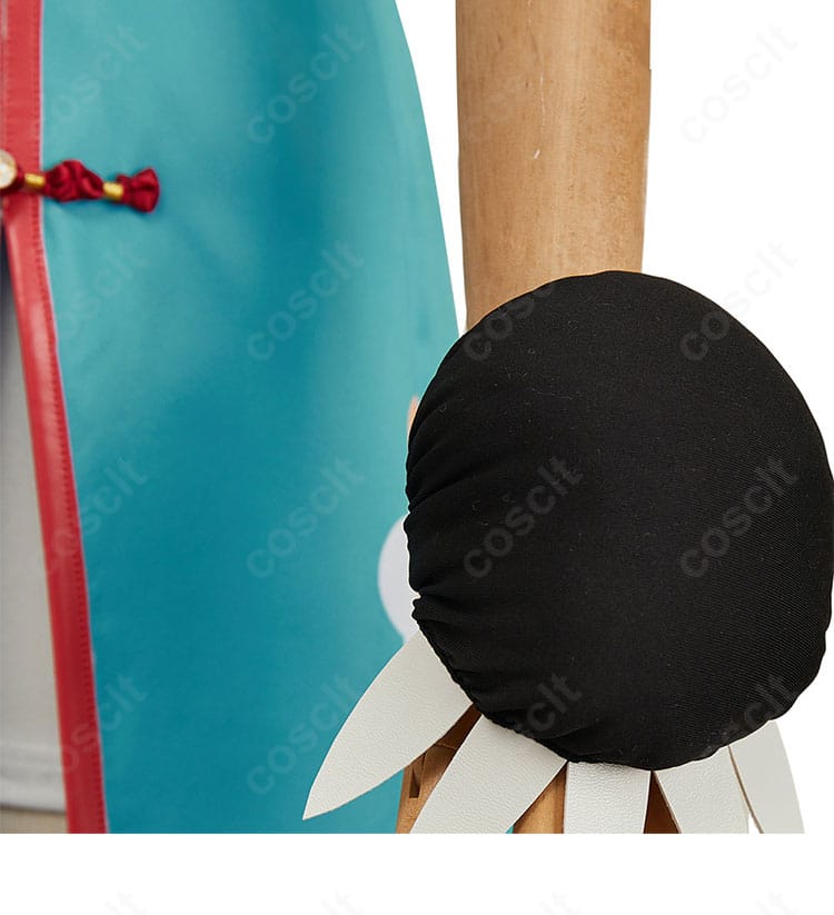 八尋寧々 チャイナドレスの手首アクセント。手袋の縫製と装飾パーツの質感をクローズアップ。