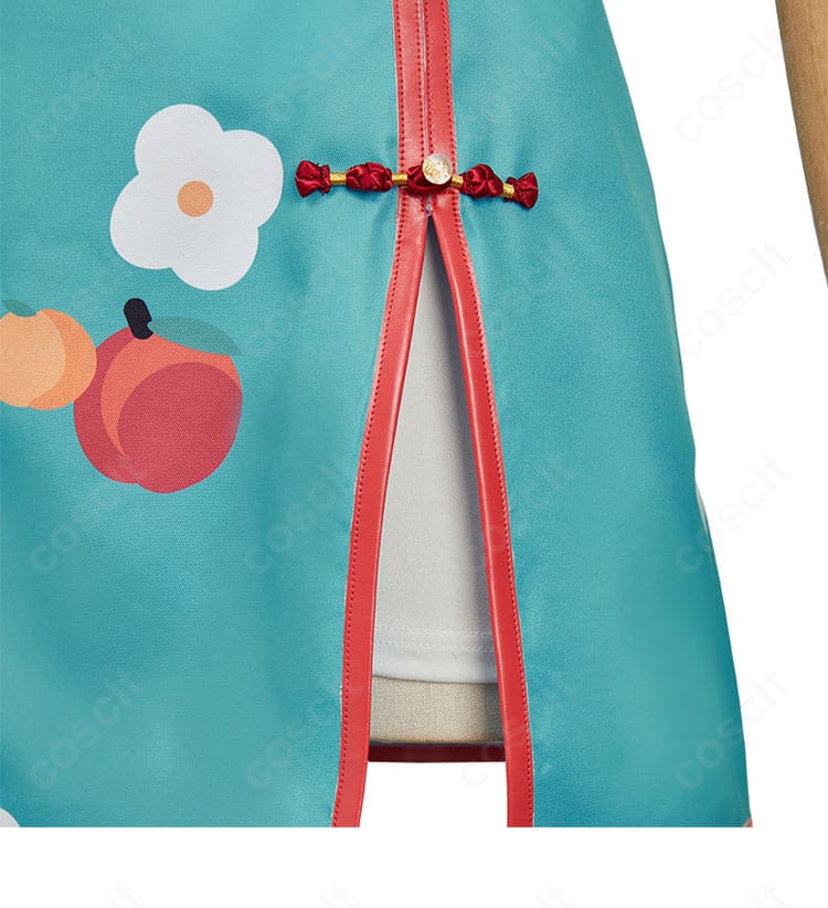 八尋寧々 チャイナドレスの裾ディテール。控えめなフレアと装飾ラインで全体を引き締める意匠。