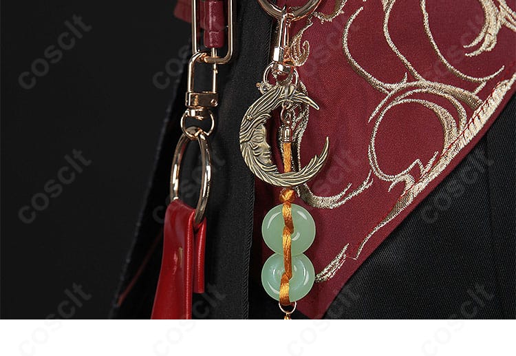 腰飾りのアップ。左右バランスと揺れ感を意識した取り付けで撮影映えを強化。