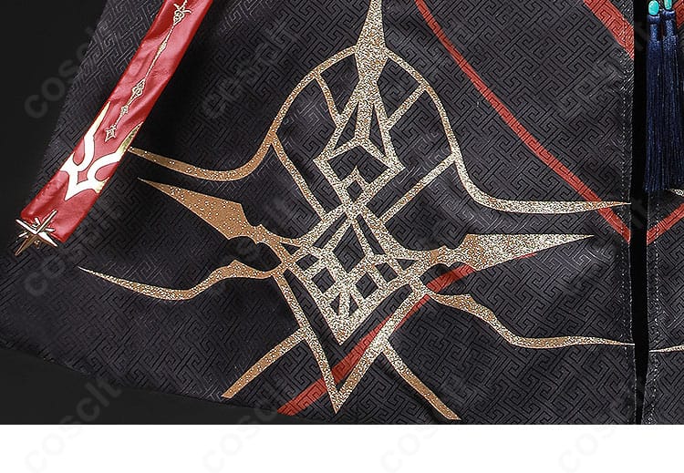 裾装飾の質感。生地のハリと落ち感、縁取りのアクセントを確認可能。