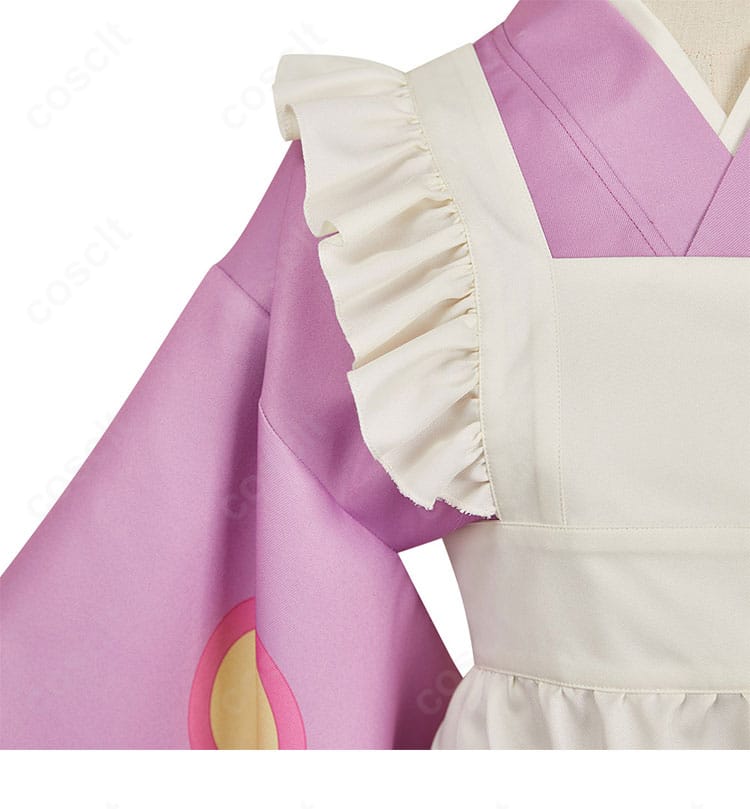 肩袖の装飾アップ。袖口の縫製と飾りパーツ、柄合わせの丁寧さを示す画像。