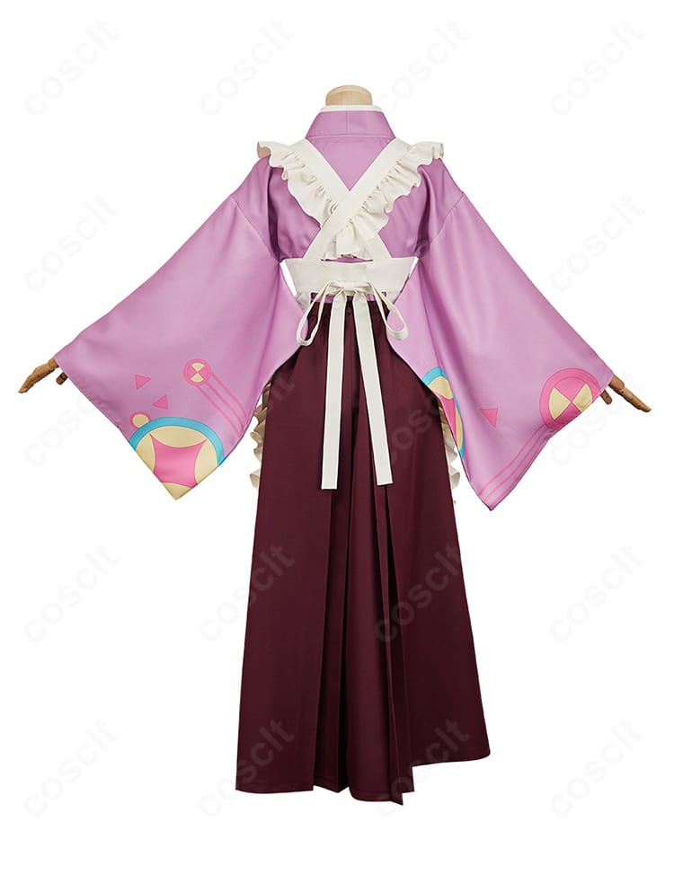 背面全景。存在感のある蝶結びと背中心のライン、袴の落ち感が分かるバックショット。