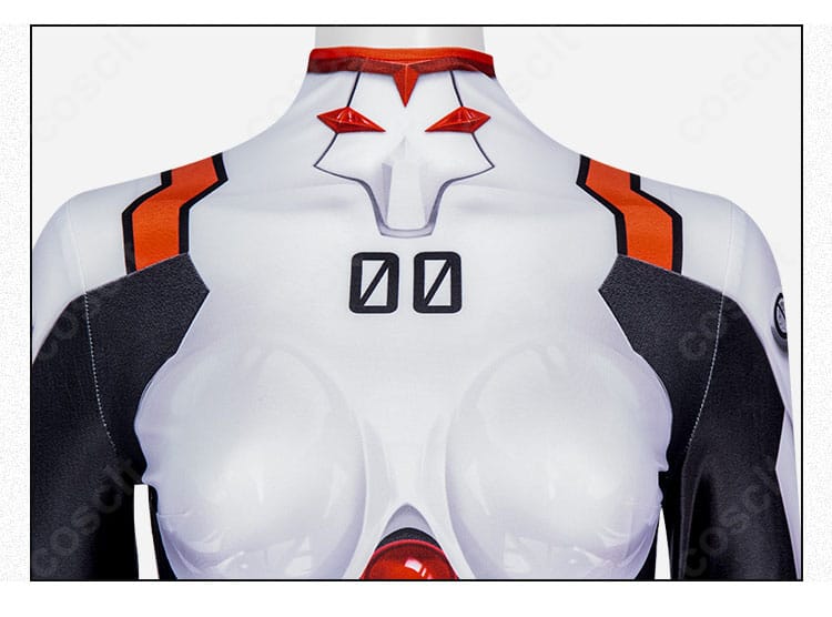 襟元のクローズアップ。綾波レイのプラグスーツらしい襟の形状と仕上げを確認できる画像。